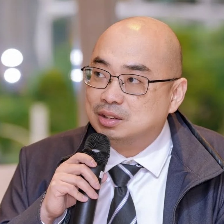 CHIN EE ONG